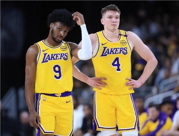 Former CBA player Bazley joins the Lakers and performs well in preseason