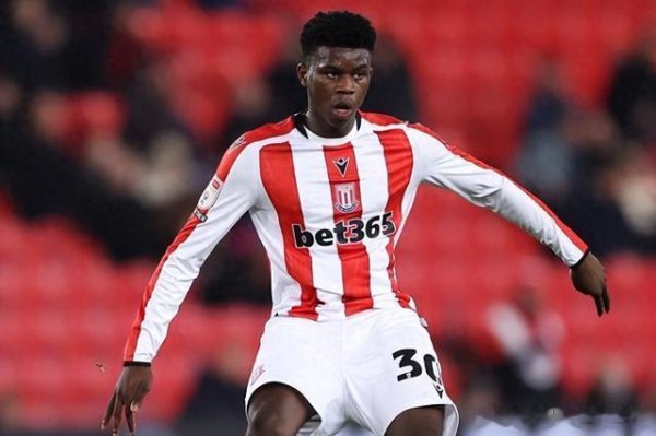Lille joins Sidibe s battle, Villa faces competition for multiple teams